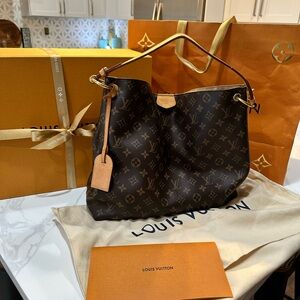 Louis Vuitton Gracefull MM excellent condition! Authentic. Original receipt.